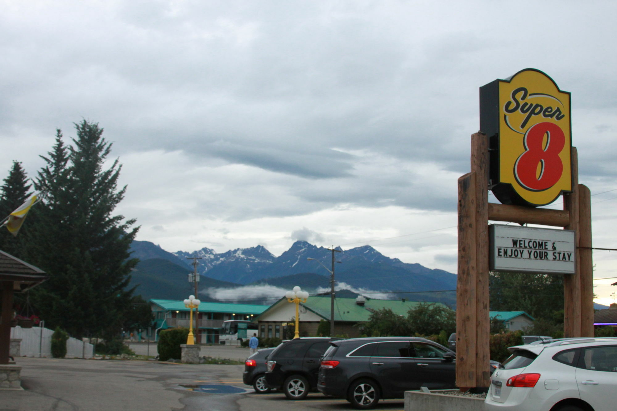 Super 8 By Wyndham Valemount Hotel Exterior photo